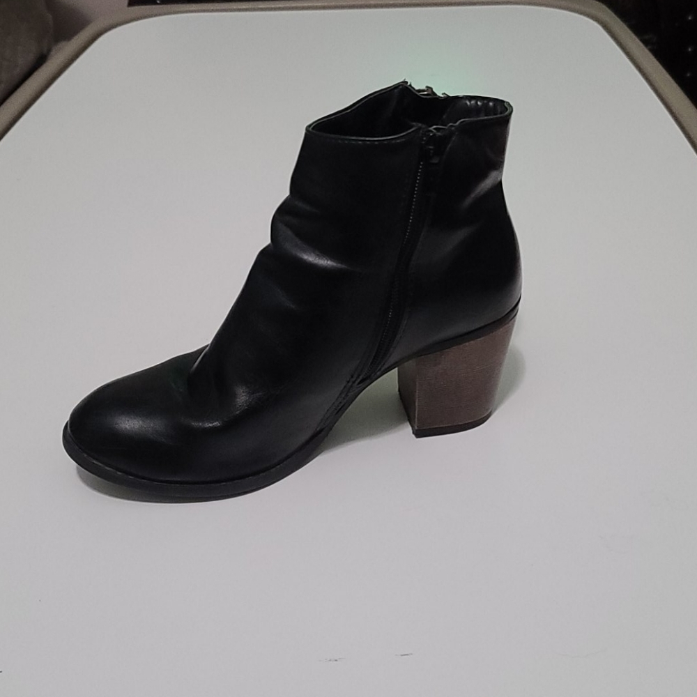 Boots - Picture 4 of 8